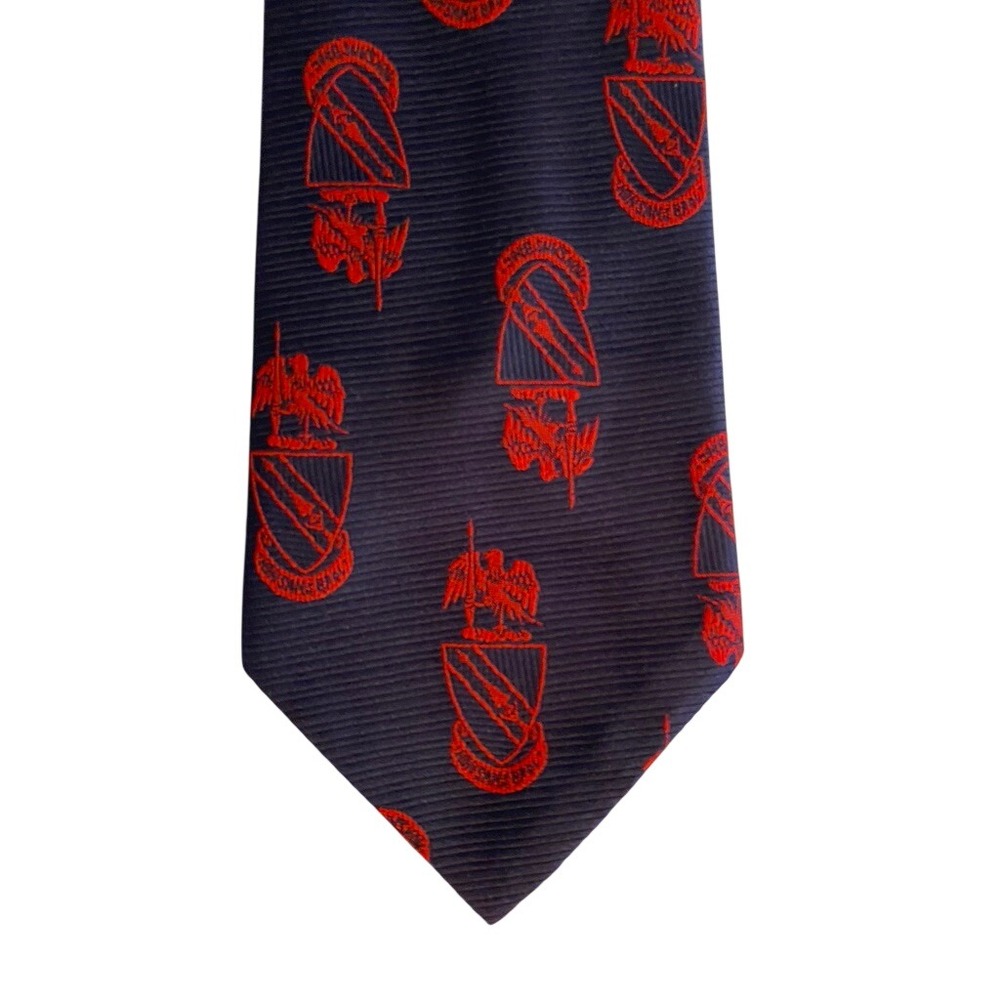 Danbury Mens Navy Blue Red Crest Eagle Motif Silk Blend Necktie 3.25 Inch Width